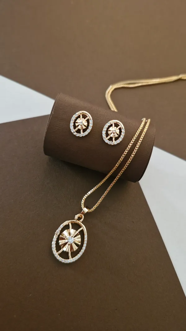 Delicate_ovel_shape_pendant_set