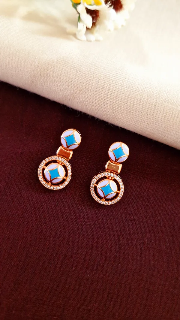 Delicate_rose_gold_necklace_set