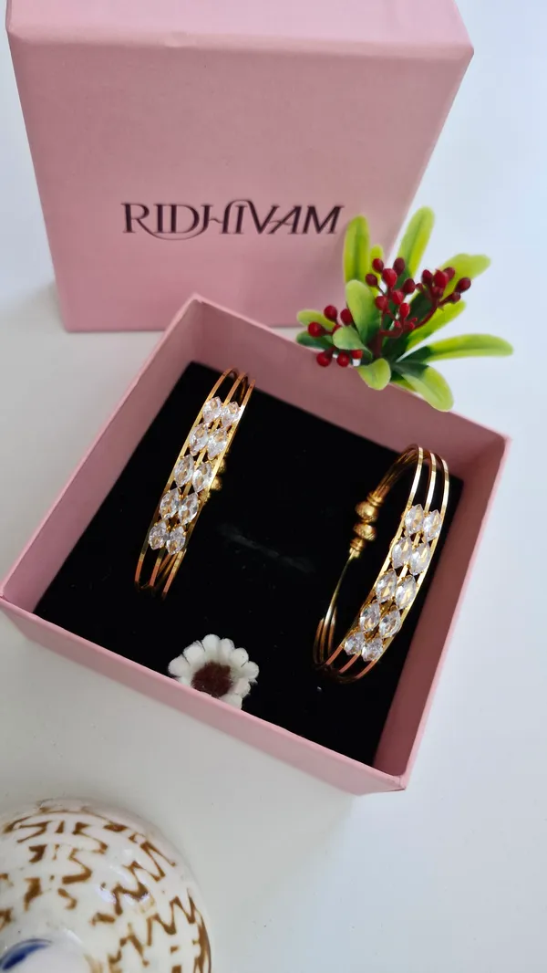 Diamond_studded_kadli__bangle