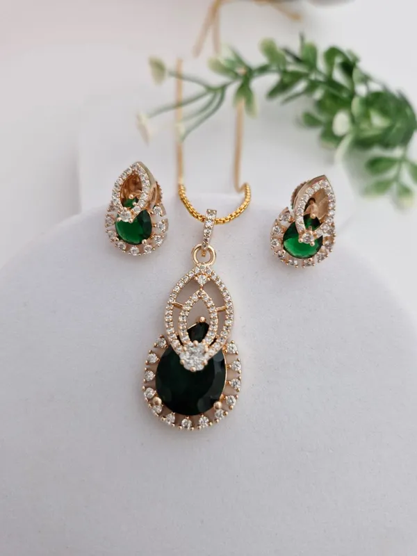 Emerald_Green_Teardrop_AD_Pendant_Set