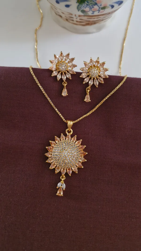 Sunflower_Design_Pendant_Set