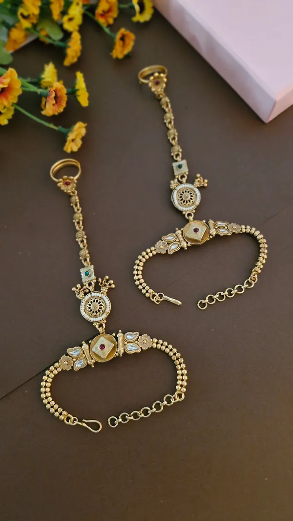 Gold_Antique_Haath_Phool/_Haath_Pocho_For_Women