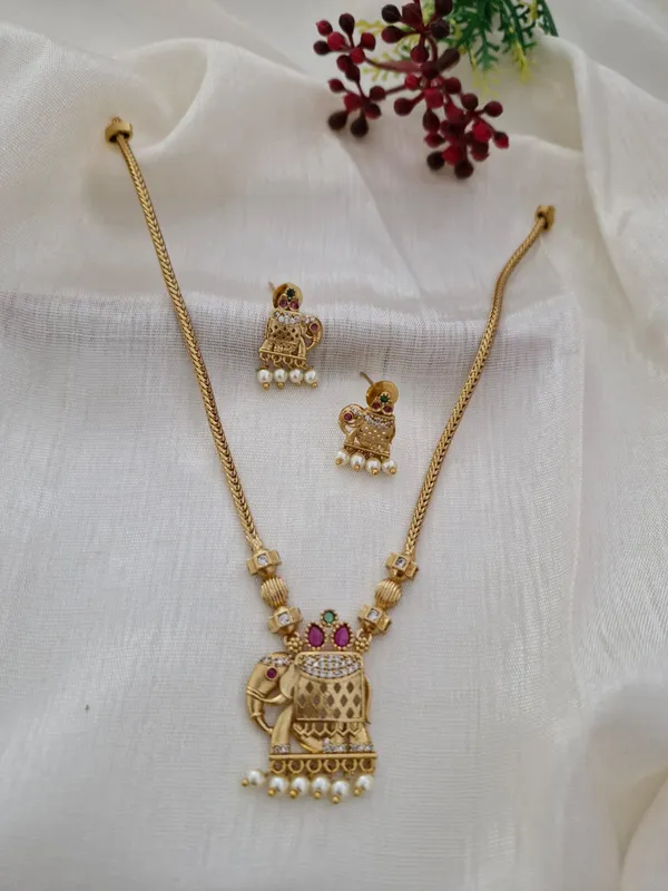 Gold-Tone_Elephant_Pendant_&_Snake_Chain_Set