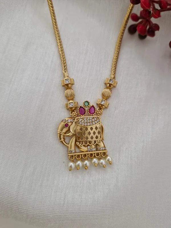 Gold-Tone_Elephant_Pendant_&_Snake_Chain_Set