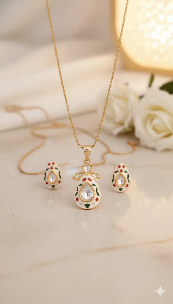 Gold_Petal_Design_Pendant_Set_With_Earrings