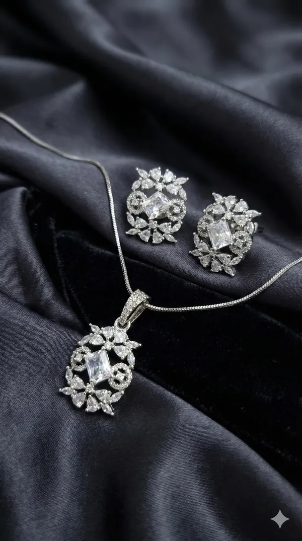 Flower_Design_Diamond_Pendant_Set_SILVER