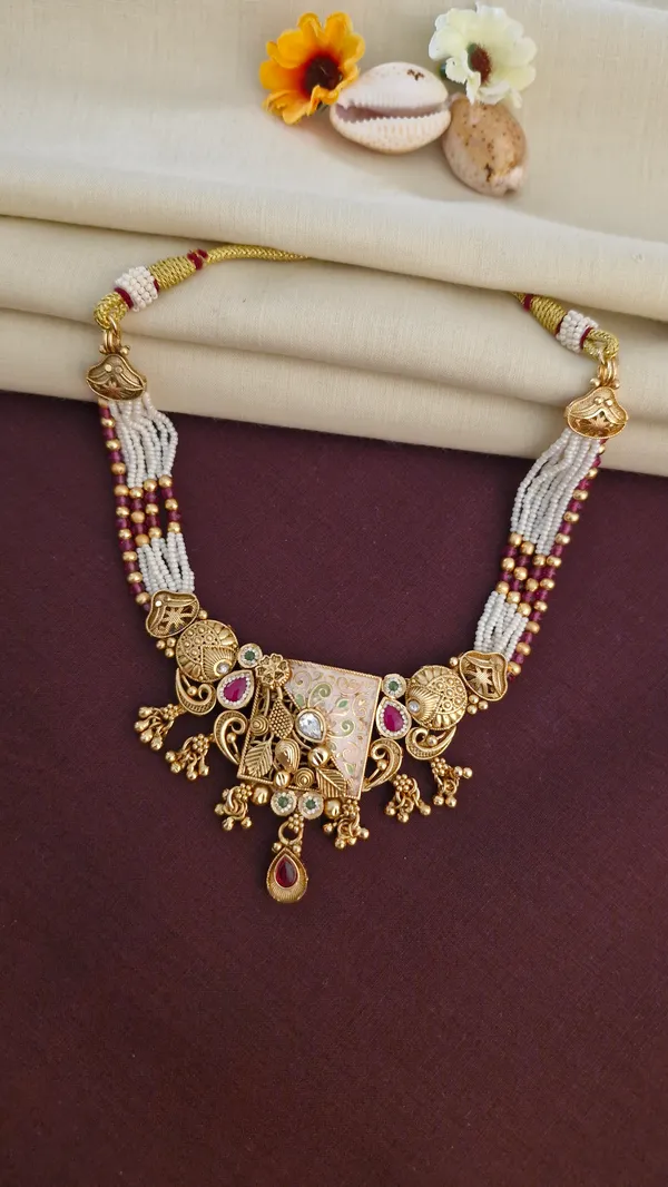 Gold_Moti_And_Diamond_Work_Antique_Choker_For_Women
