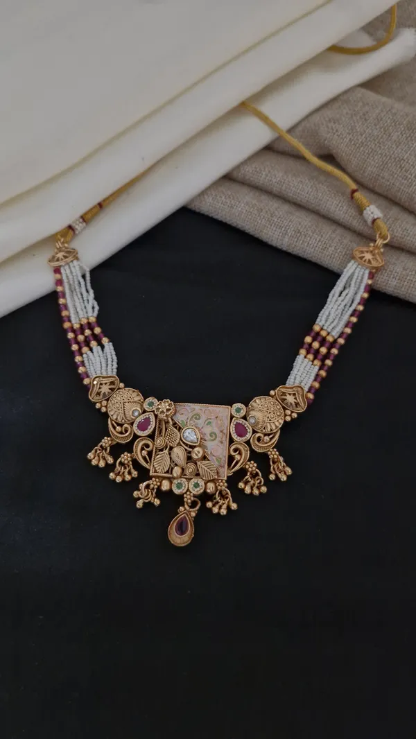 Gold_Moti_And_Diamond_Work_Antique_Choker_For_Women
