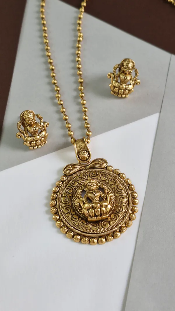 Temple_Design_Pendant_Set