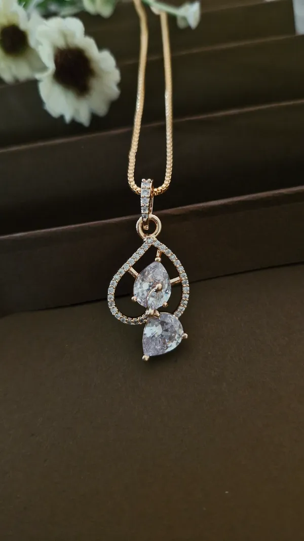 Paan_Design_Diamond_Pendant_Set