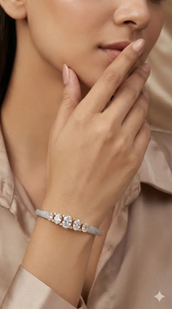 Gold_Delicate_Diamond_Bracelet_For_Women