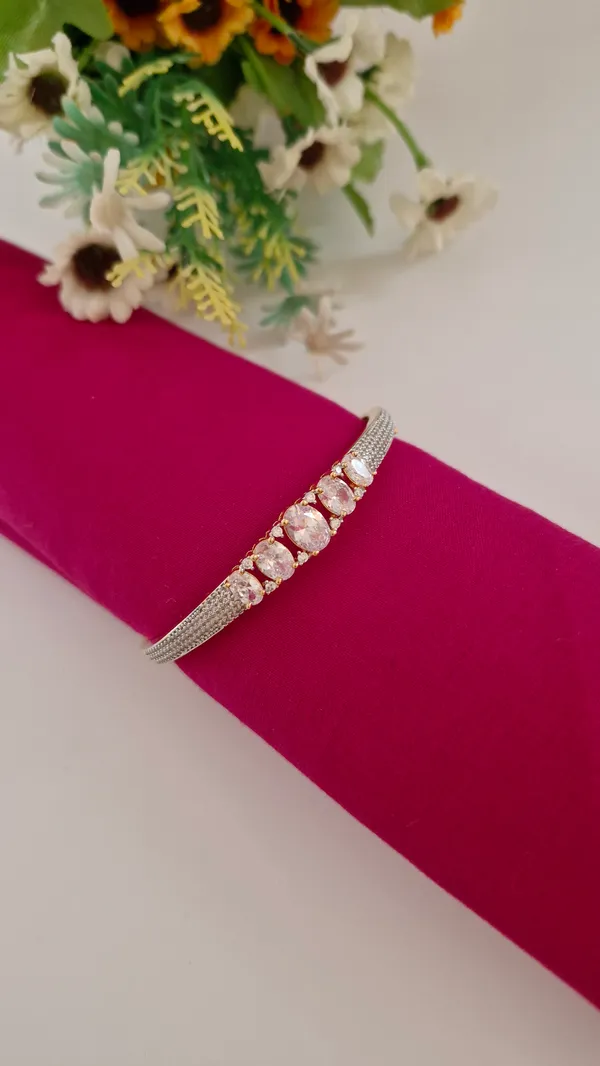 Gold_Delicate_Diamond_Bracelet_For_Women