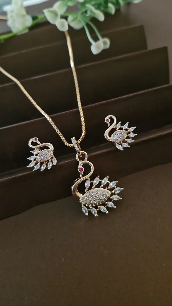 Rose_gold_Hans_design_pendant_set_