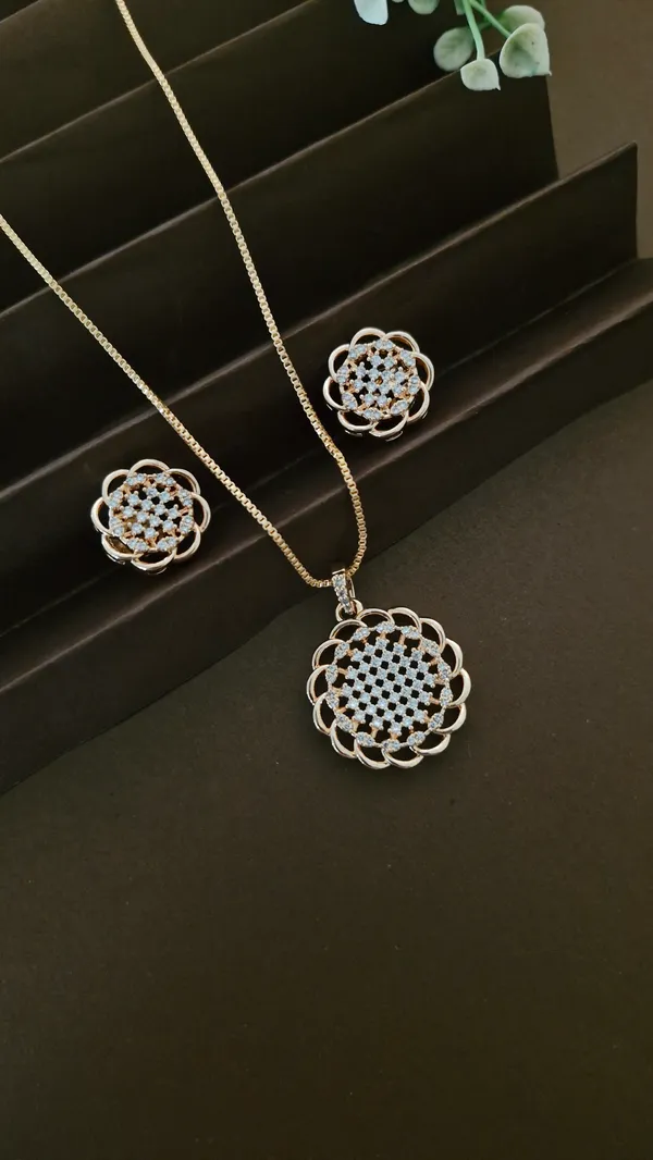 Rose_gold_diamond_pendant_set_