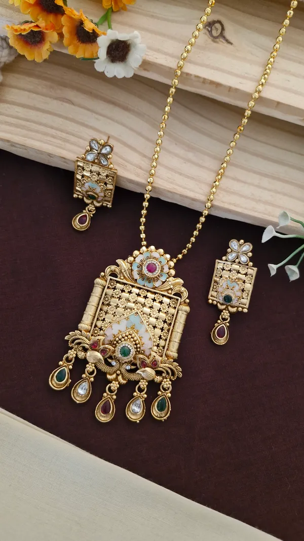 Square_jaali_design_pendant_set