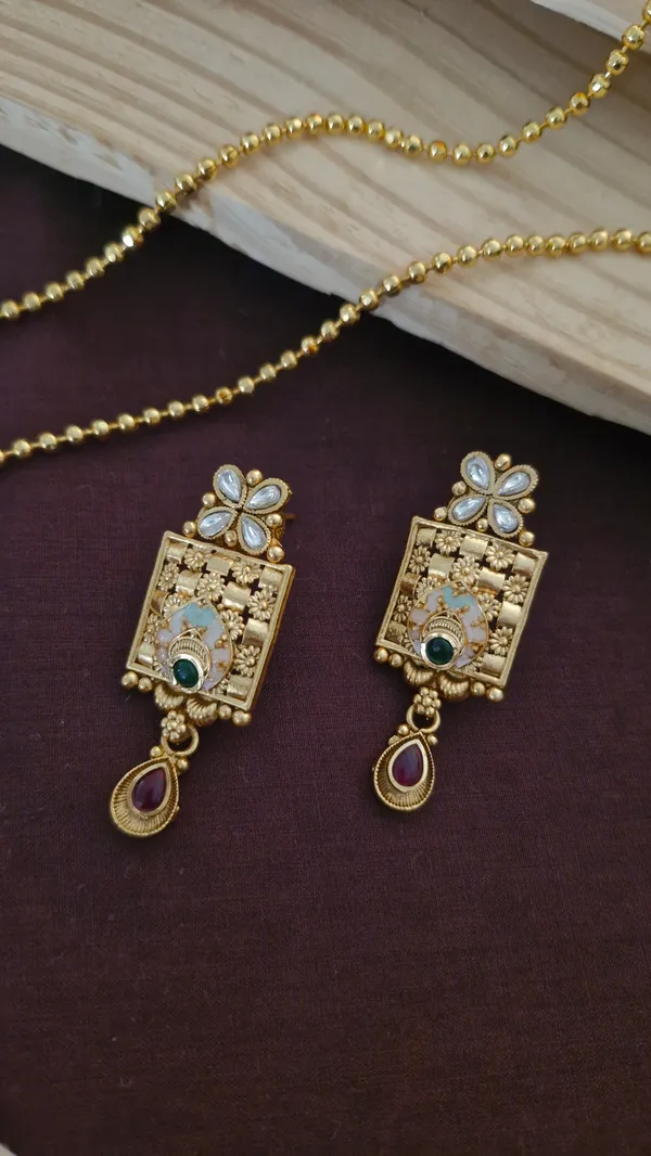 Square_jaali_design_pendant_set