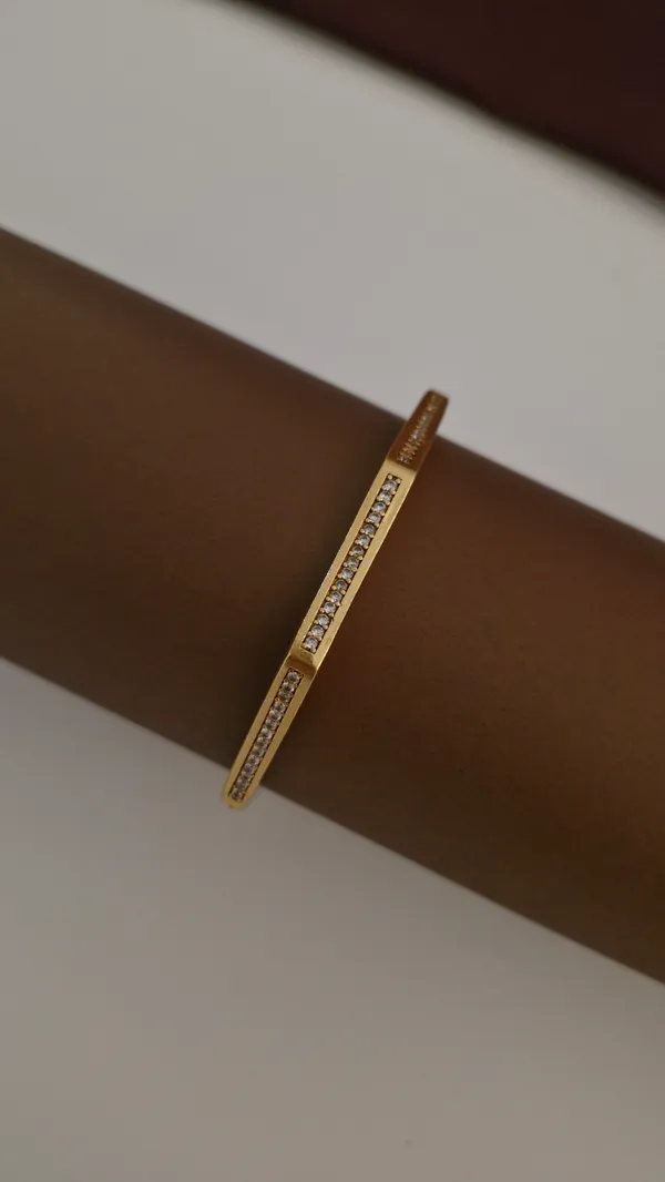 Gold_Hexagon_Design_Bracelet_For_Women