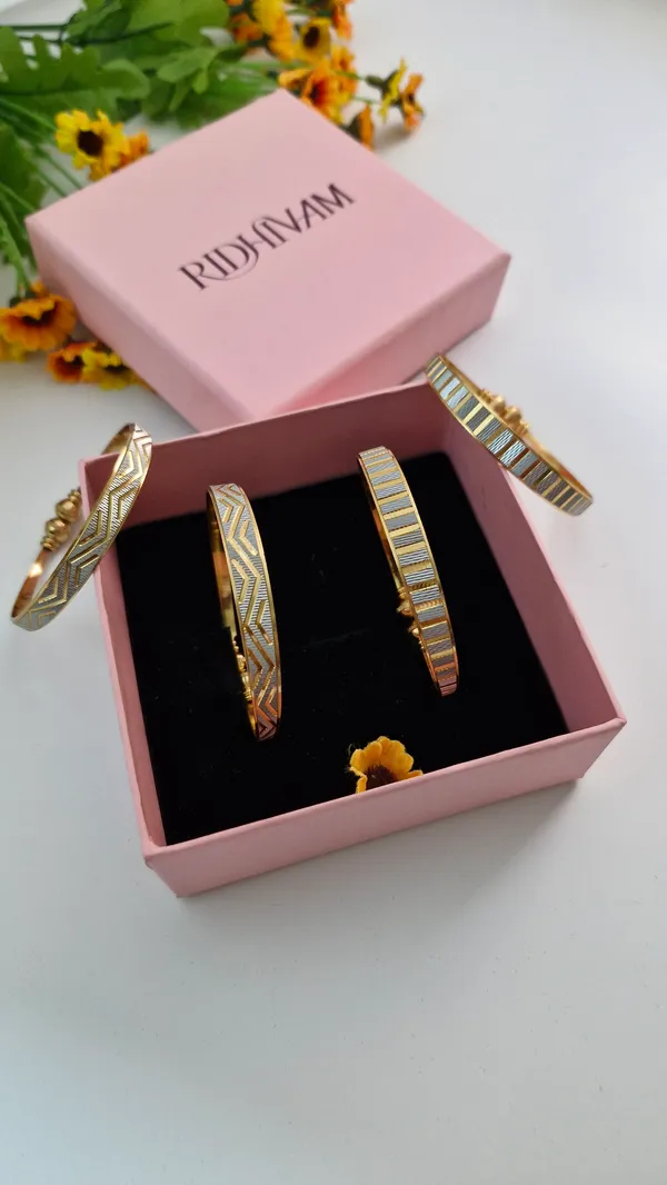 golden_and_silver_two_tone_kadli_bangle_(pack_of_2)