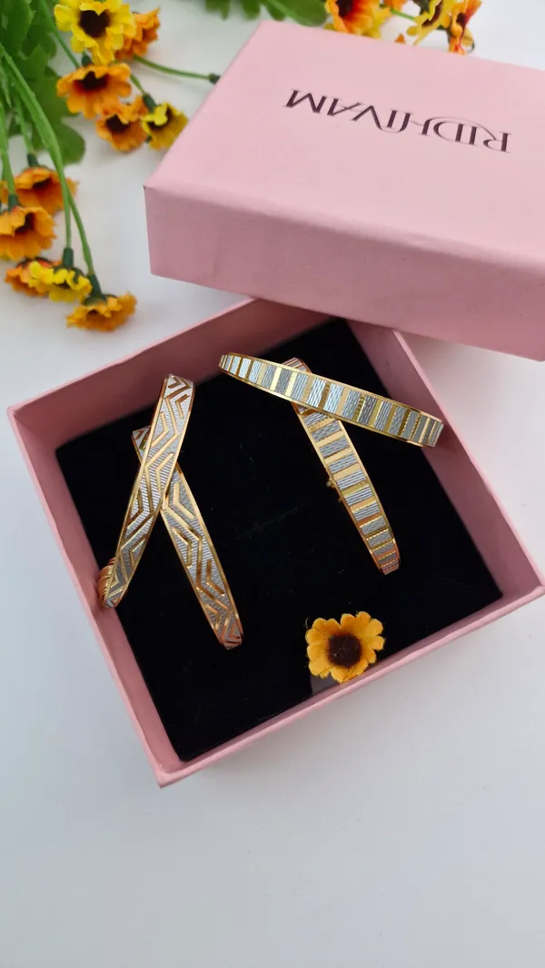 golden_and_silver_two_tone_kadli_bangle_(pack_of_2)