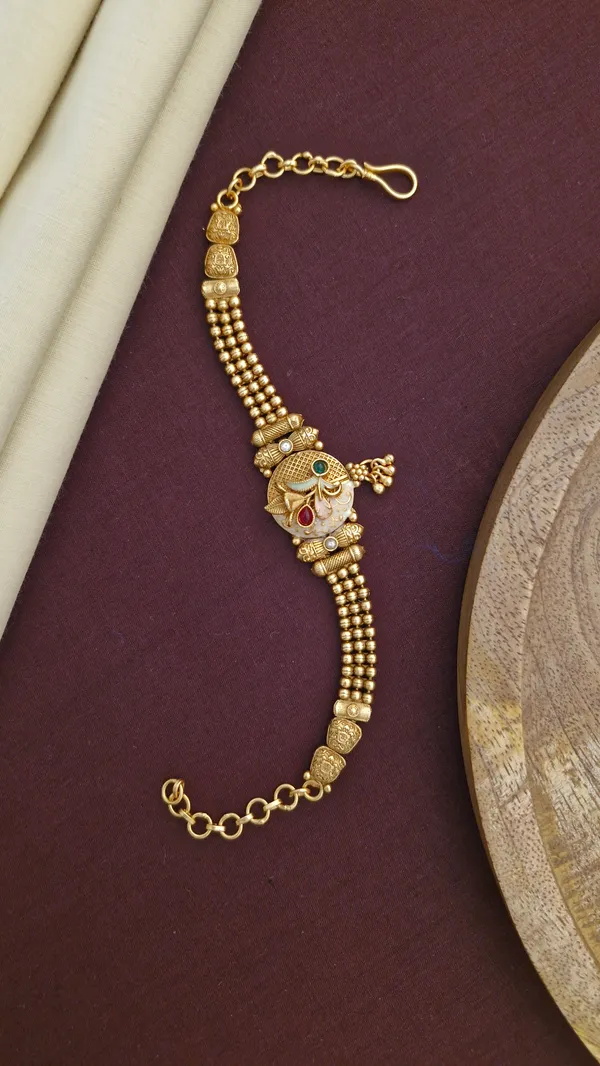 Gold_Antique_Haath_Pochi_For_Women