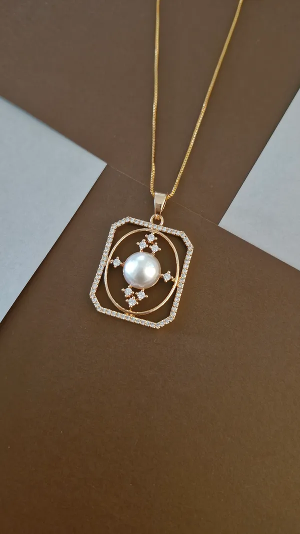Delicate_Moti_Diamond_Pendant_Set