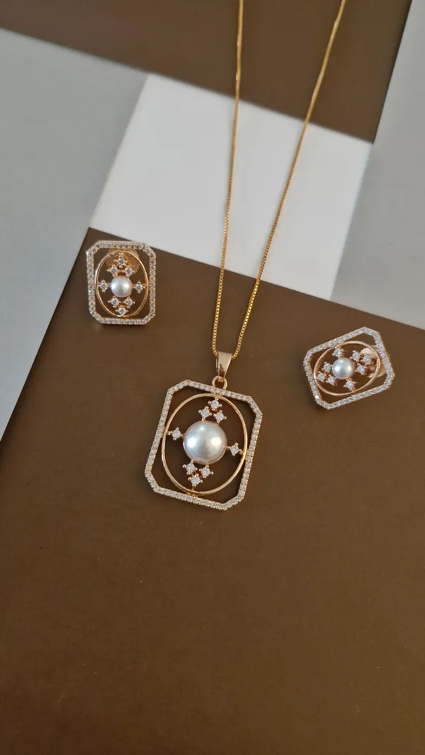 Delicate_Moti_Diamond_Pendant_Set