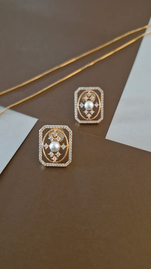 Delicate_Moti_Diamond_Pendant_Set