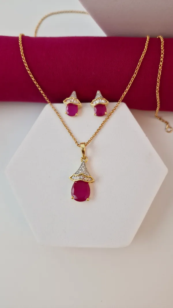 Pink_American_Diamond_Pendent_Set_With_Gold_Plated_Chain_For_Women