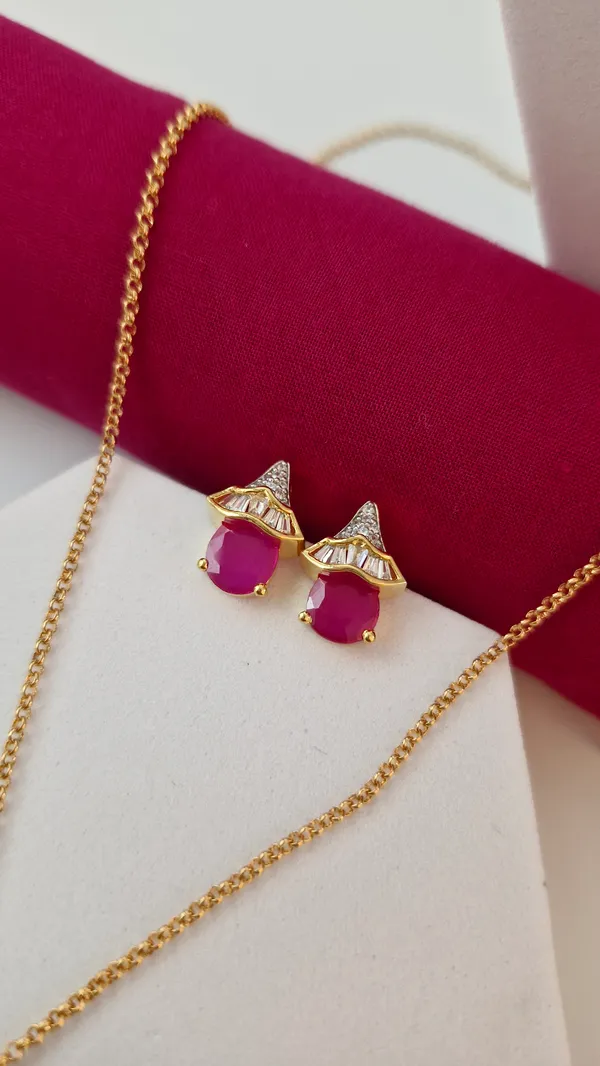 Pink_American_Diamond_Pendent_Set_With_Gold_Plated_Chain_For_Women