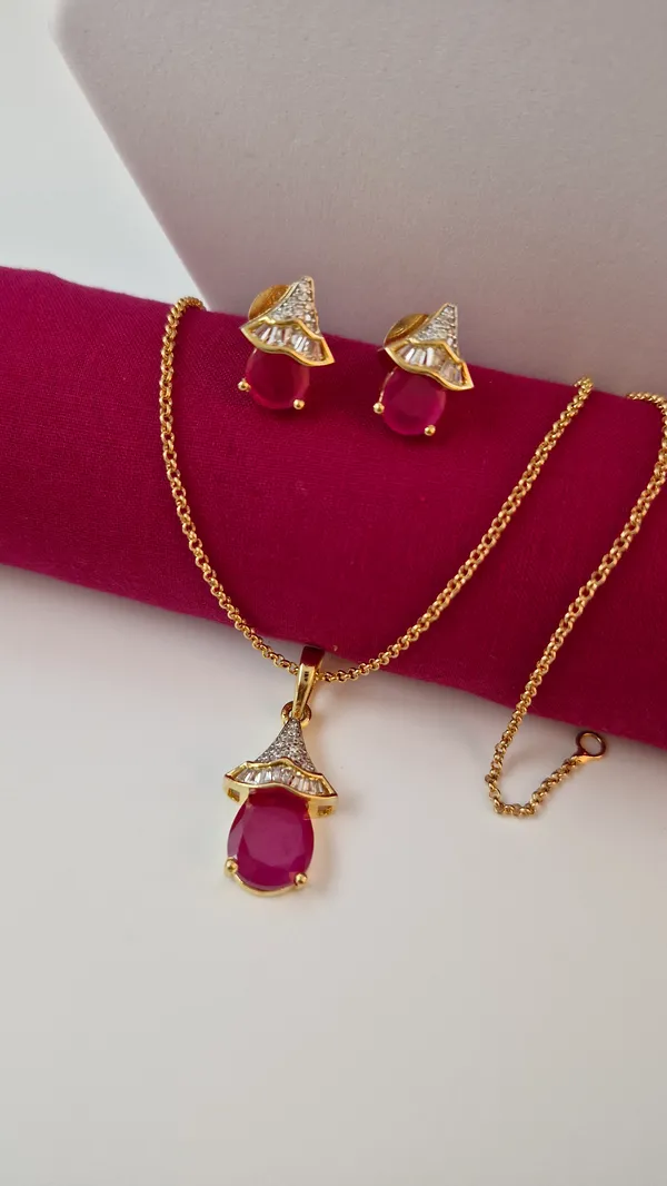 Pink_American_Diamond_Pendent_Set_With_Gold_Plated_Chain_For_Women