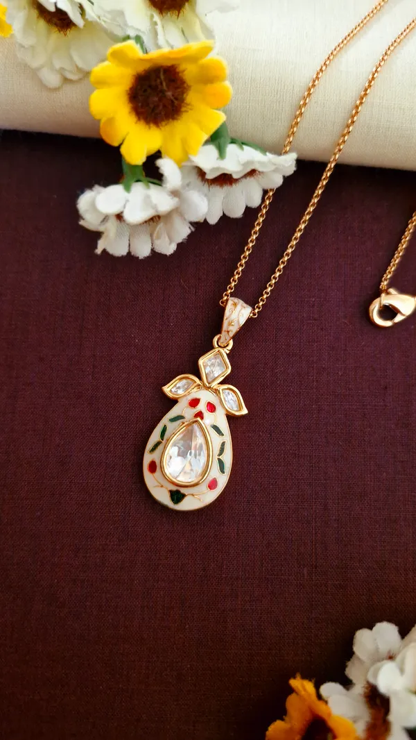 Gold_Petal_Design_Pendant_Set_With_Earrings