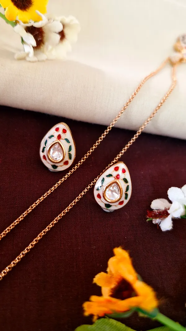 Gold_Petal_Design_Pendant_Set_With_Earrings