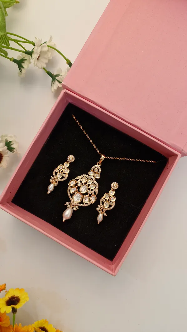 Gold_Stone_Studded_Pendant_Earrings_Set_For_Women