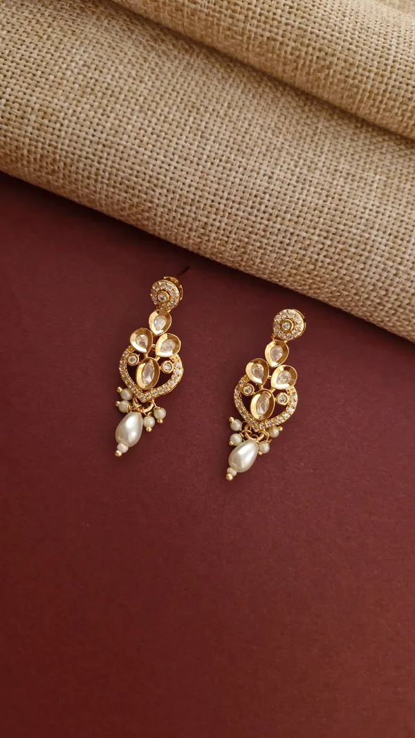 Gold_Stone_Studded_Pendant_Earrings_Set_For_Women