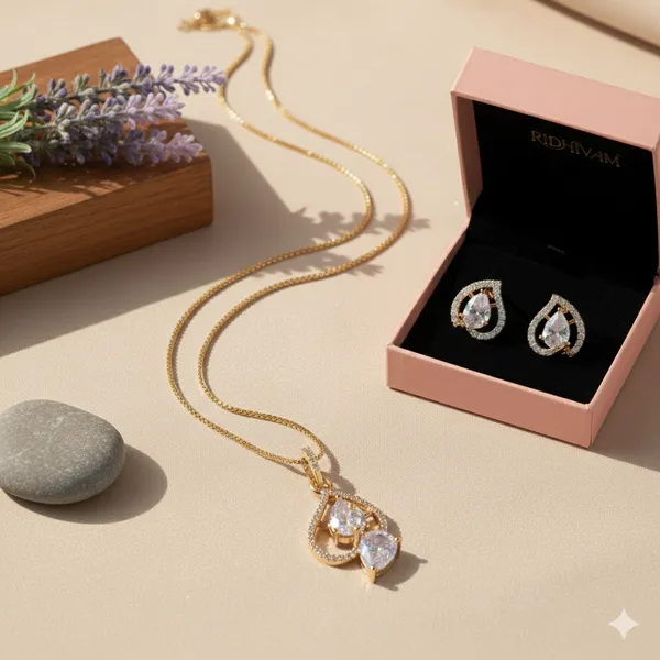 Paan_Design_Diamond_Pendant_Set