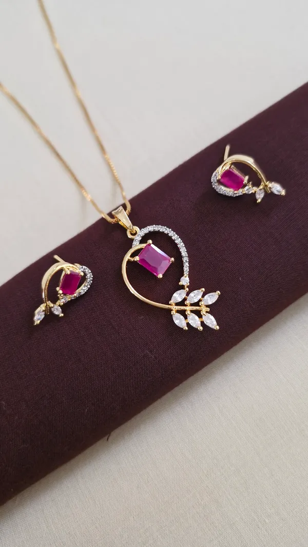 Heart_Design_Pink_Pendant_Set