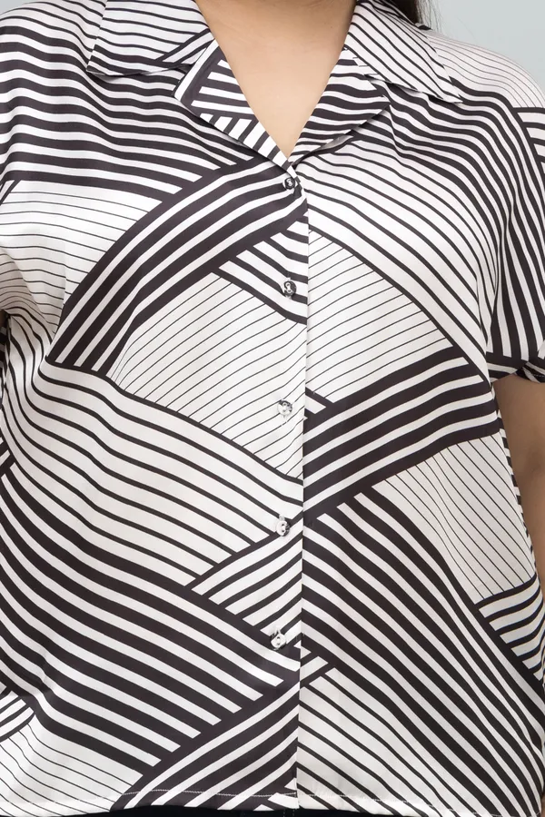 Women's_Plus_Size_White_&_Black_Satin_Printed_Short_Sleeve_Hip_Length_Shirt_For_Women