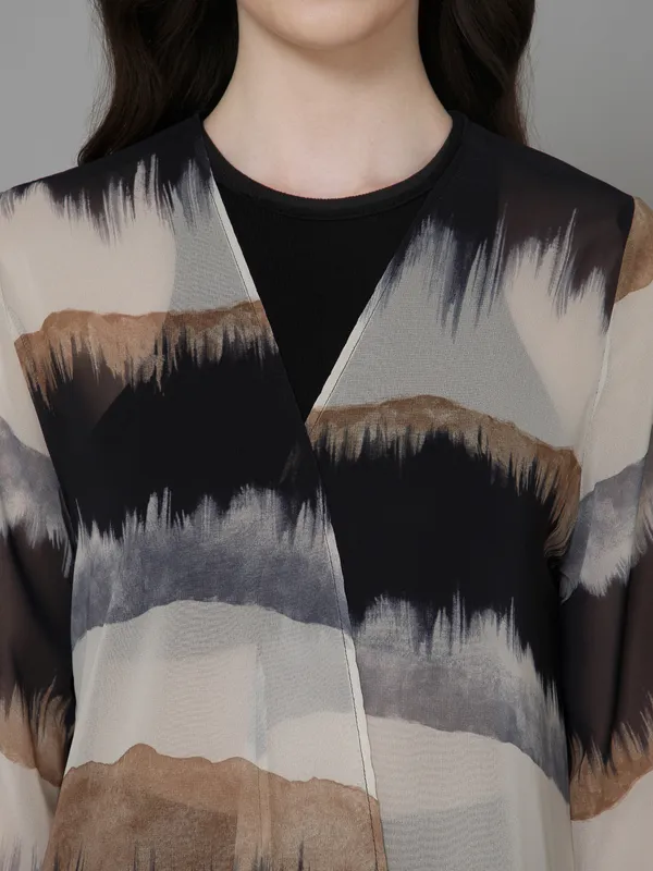 Elegant_Black_&_White_Polyster_Color_Block_3/4_Sleeve_Shrug