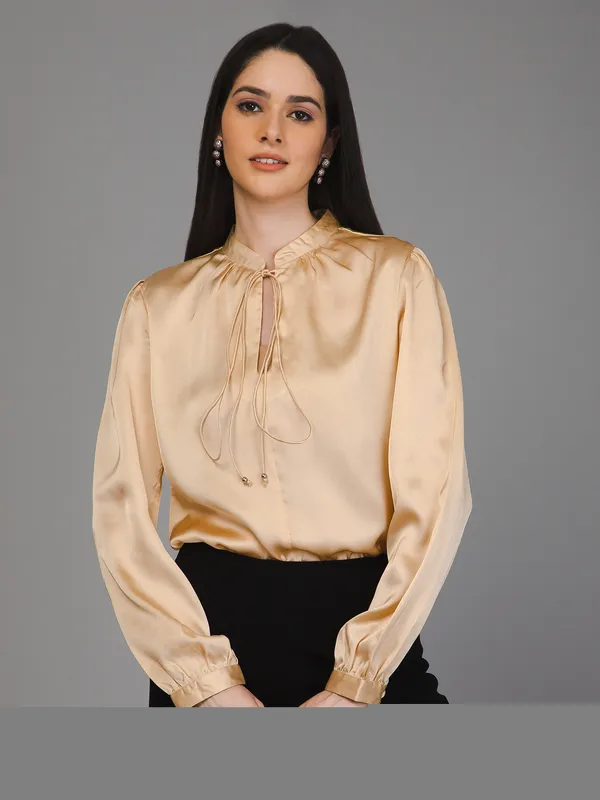 Neck_String_Satin_Top