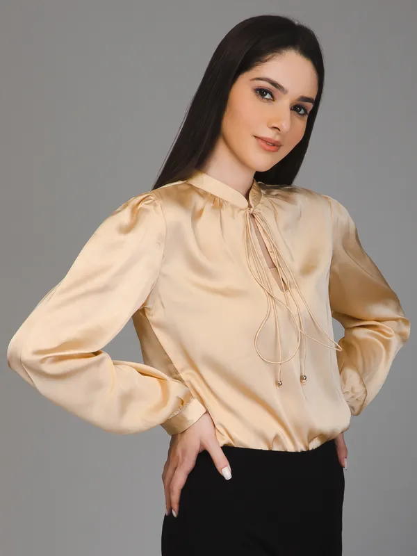Neck_String_Satin_Top