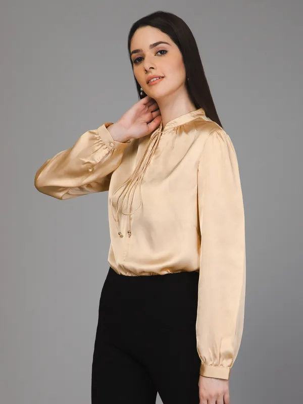 Neck_String_Satin_Top