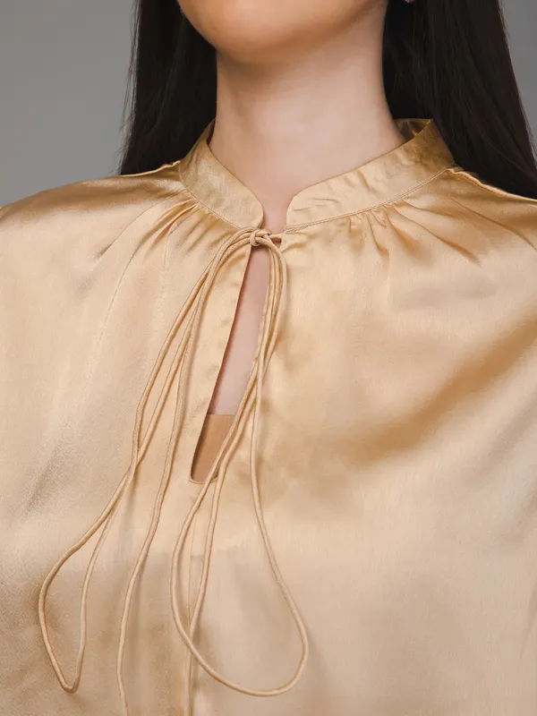 Neck_String_Satin_Top