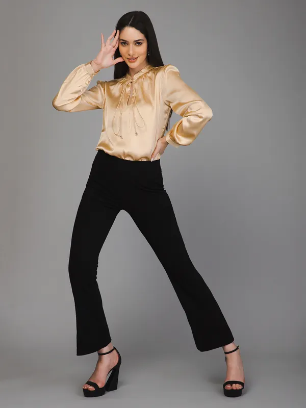 Neck_String_Satin_Top