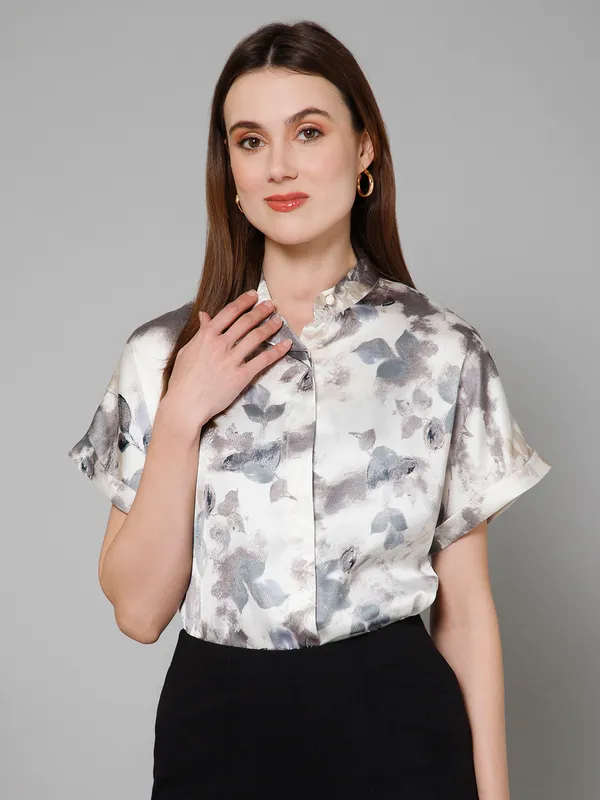 Floral_Abstract_Half_Sleeve_Mandarin_Collar_Hip_Length_Print_Satin_Shirt_for_Women
