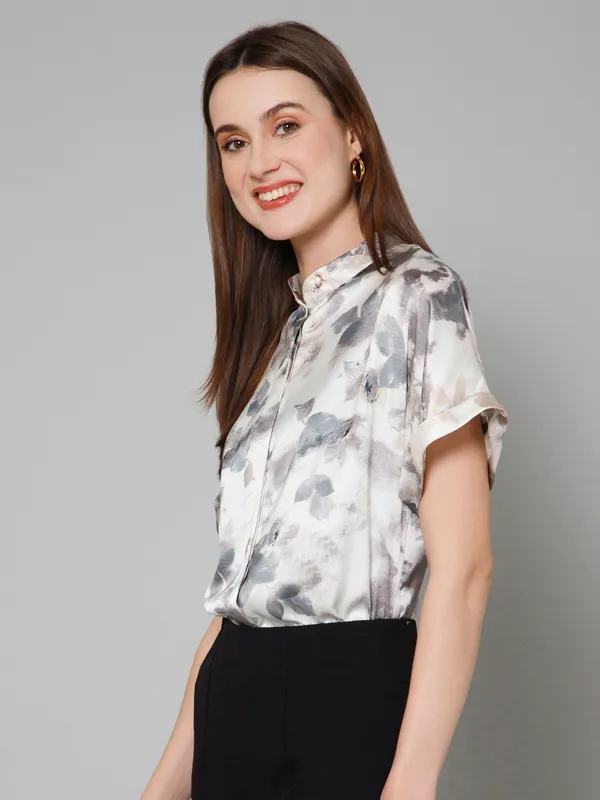 Floral_Abstract_Half_Sleeve_Mandarin_Collar_Hip_Length_Print_Satin_Shirt_for_Women