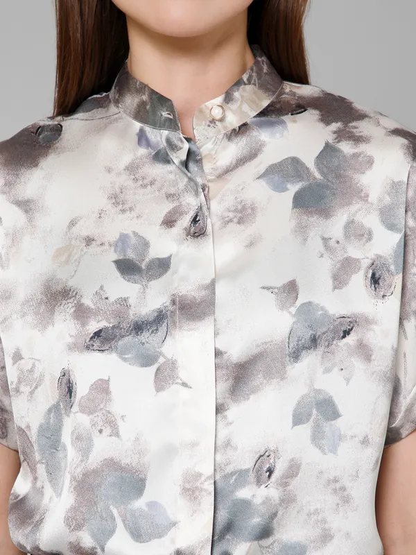 Floral_Abstract_Half_Sleeve_Mandarin_Collar_Hip_Length_Print_Satin_Shirt_for_Women