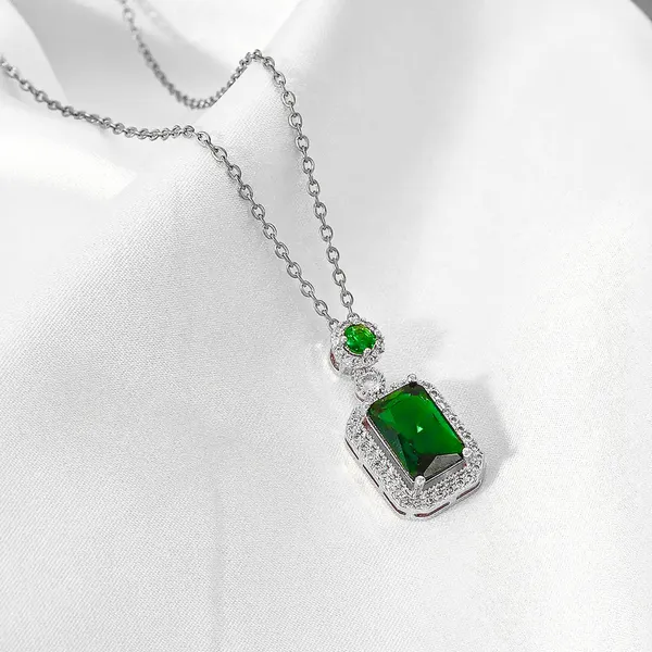 Silver_Green_Emerald_Necklaces_Emerald_Cut_Pendant_Necklace_For_Women_and_Girls