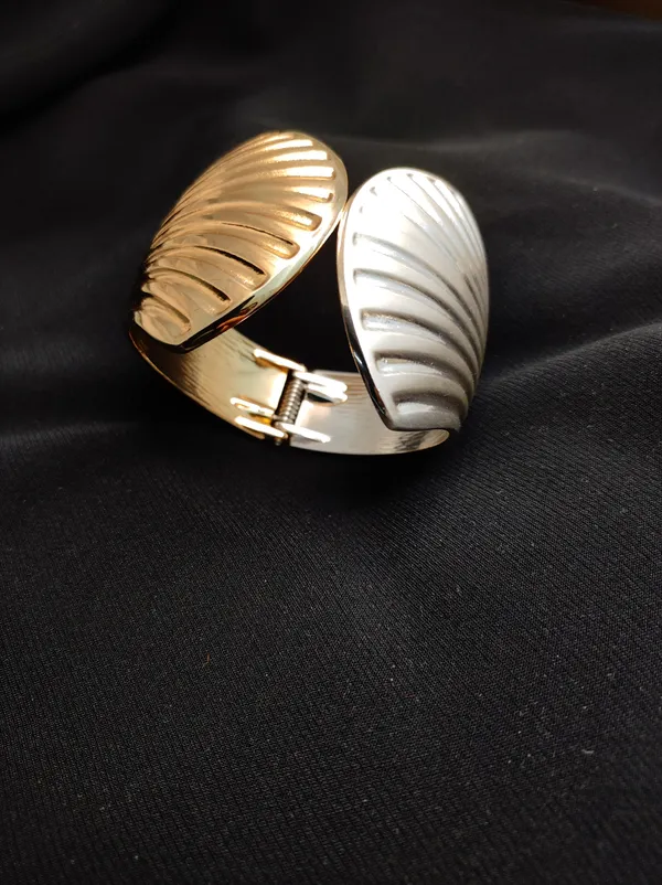 Shimmery_Fusion_Bracelet_For_Women