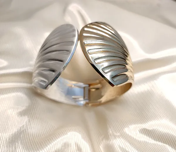Shimmery_Fusion_Bracelet_For_Women