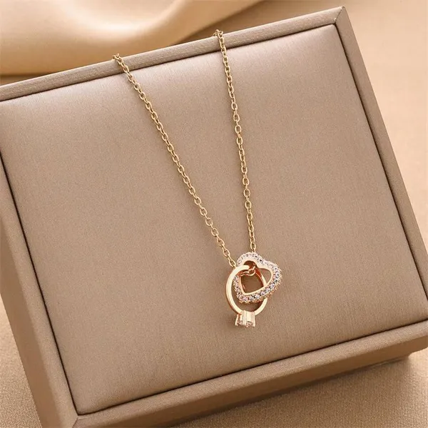 Interlocked_Heart_Ring_Design_Pendant_For_Women